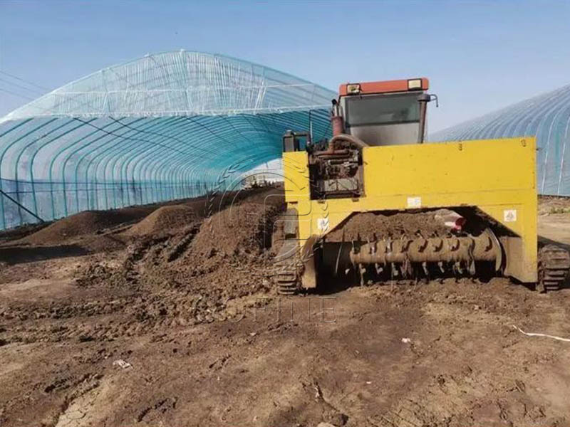 Crawler compost turner