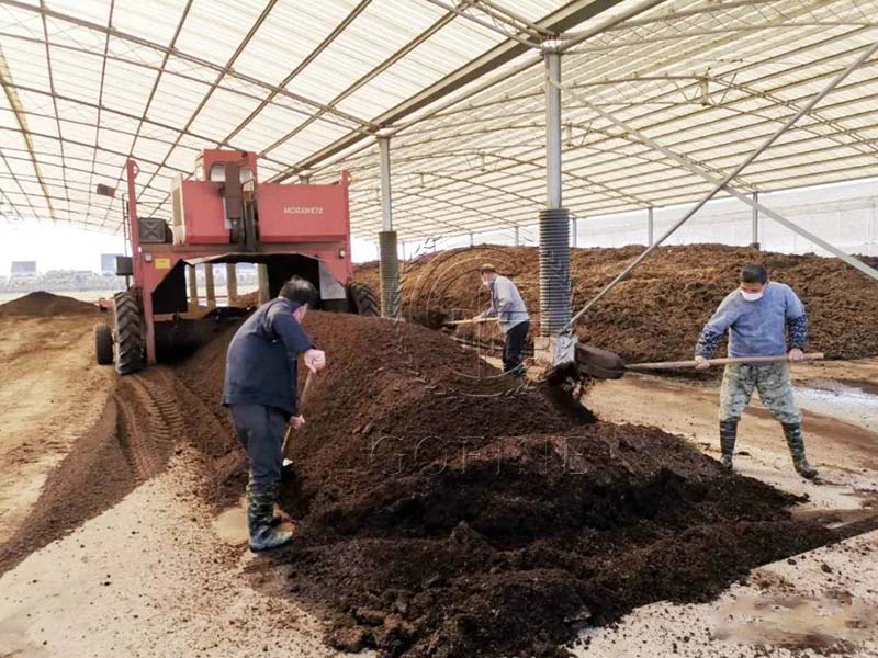 Animal manure fermentation composting machine