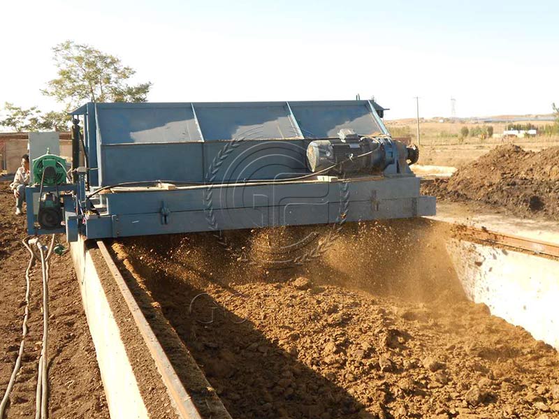 Trough compost turning machine