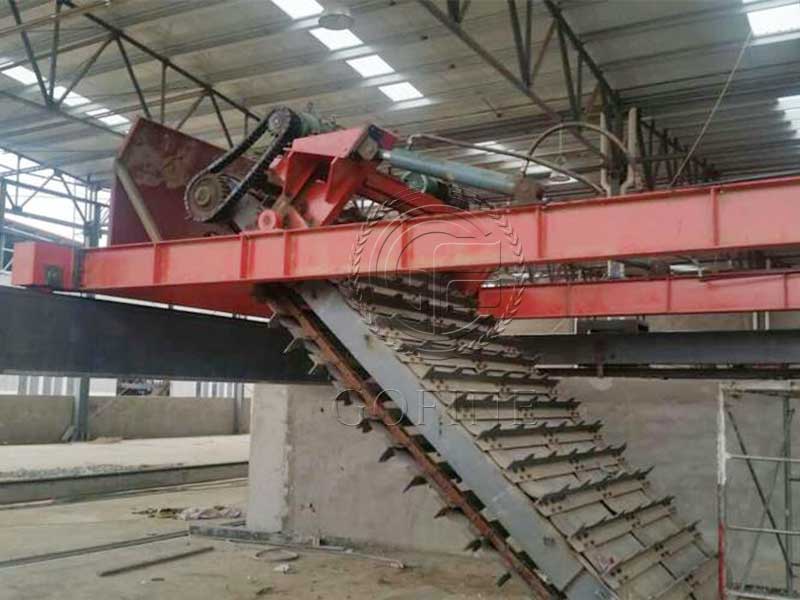 Chain plate type compost turner