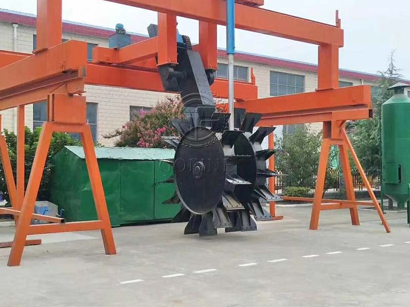 Wheel compost turning machine