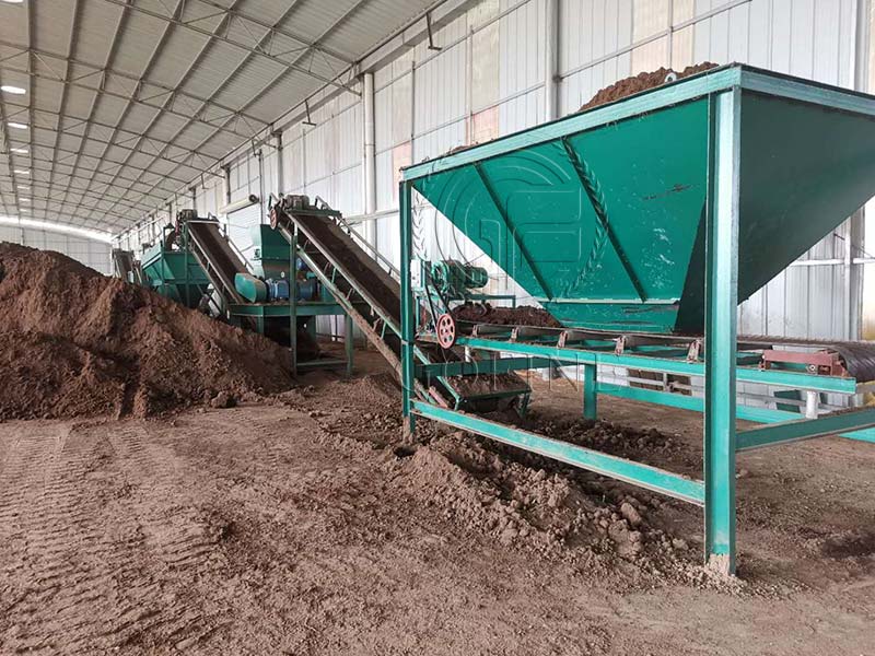 Chicken manure compost turning machine