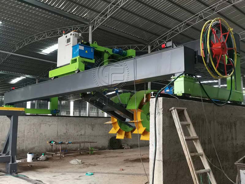 Large-scale sheep manure roulette hydraulic turning machine