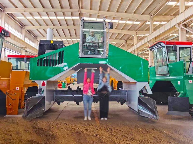 Malaysian Customers Purchase Crawler Cow Dung Compost Turner On Site